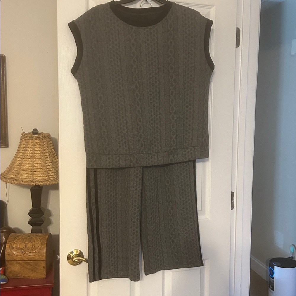 HALARA Gray two piece pant casual outfit.